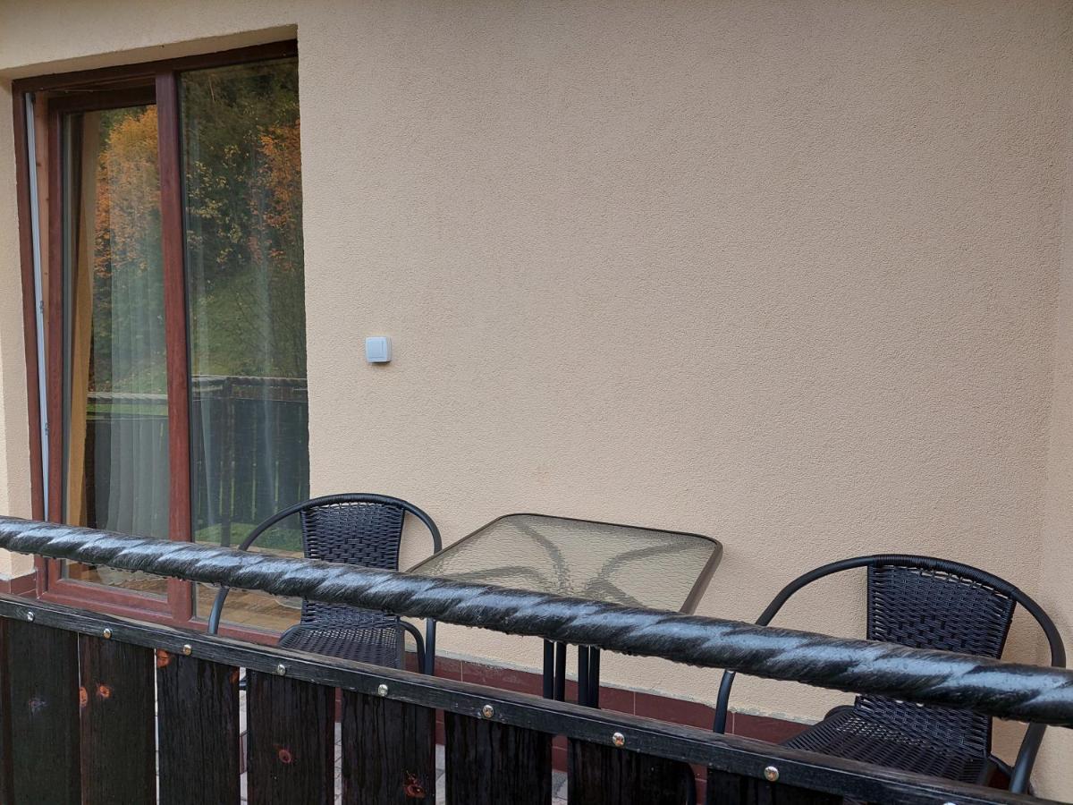 Коло Гір Hotel Kolochava Bagian luar foto
