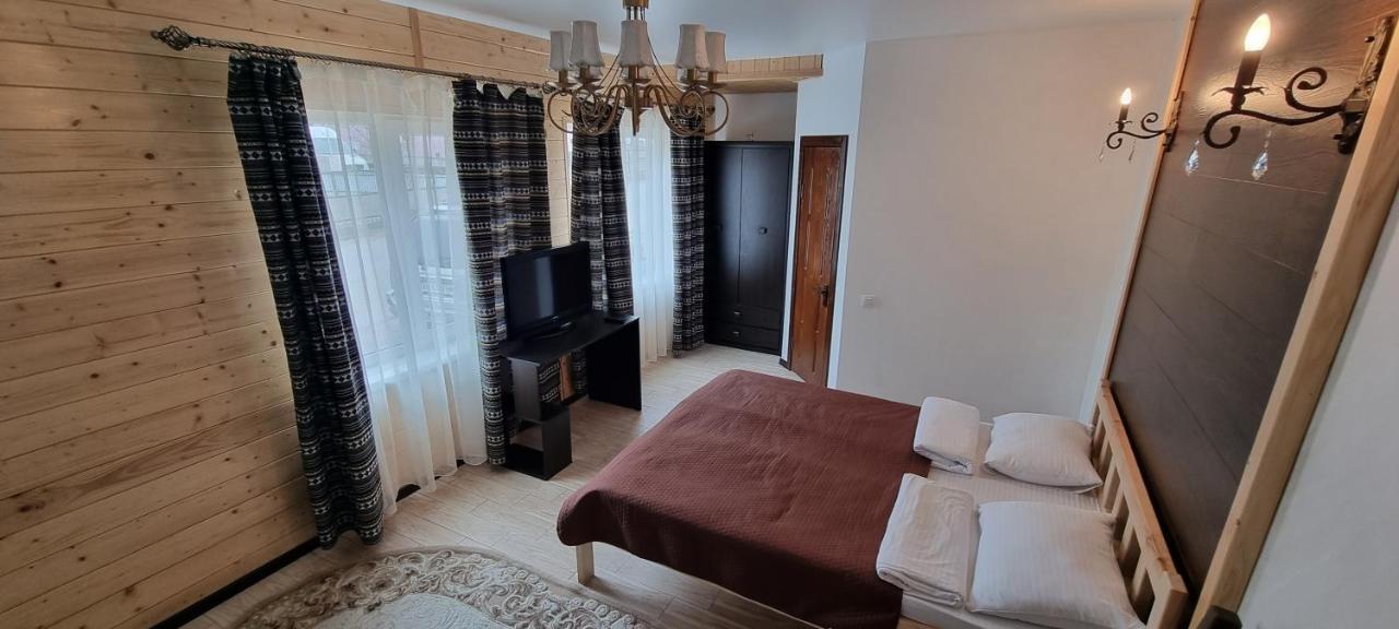 Коло Гір Hotel Kolochava Bagian luar foto