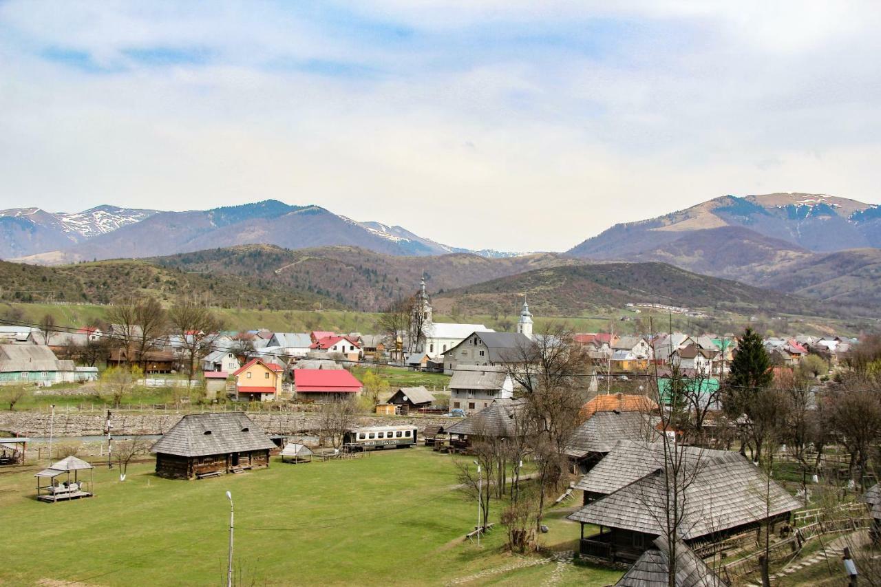 Коло Гір Hotel Kolochava Bagian luar foto