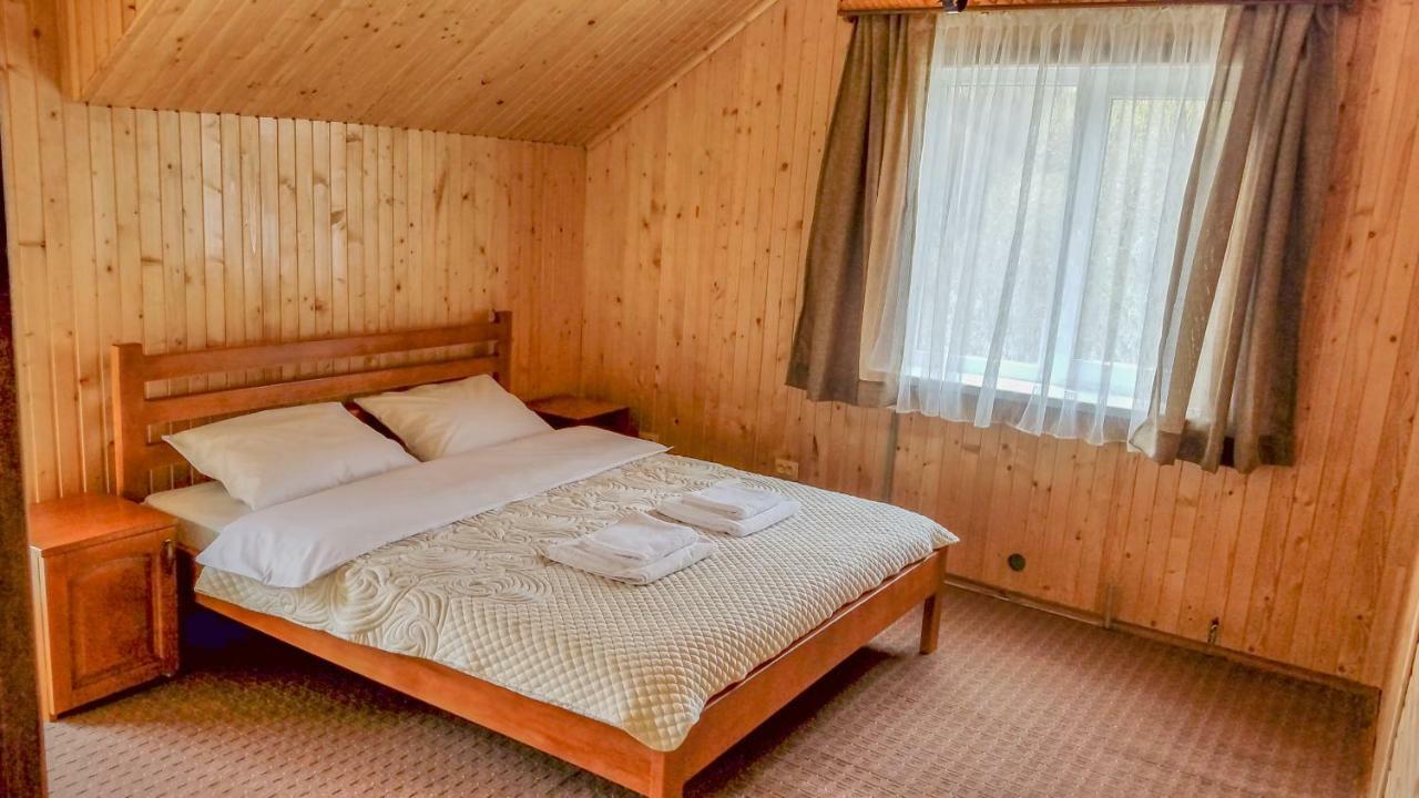 Коло Гір Hotel Kolochava Bagian luar foto