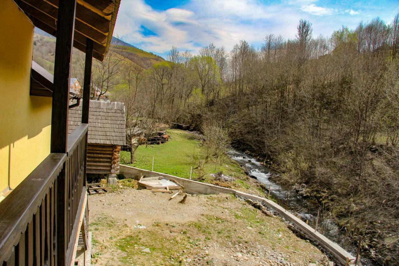 Коло Гір Hotel Kolochava Bagian luar foto