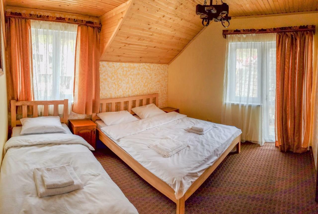 Коло Гір Hotel Kolochava Bagian luar foto