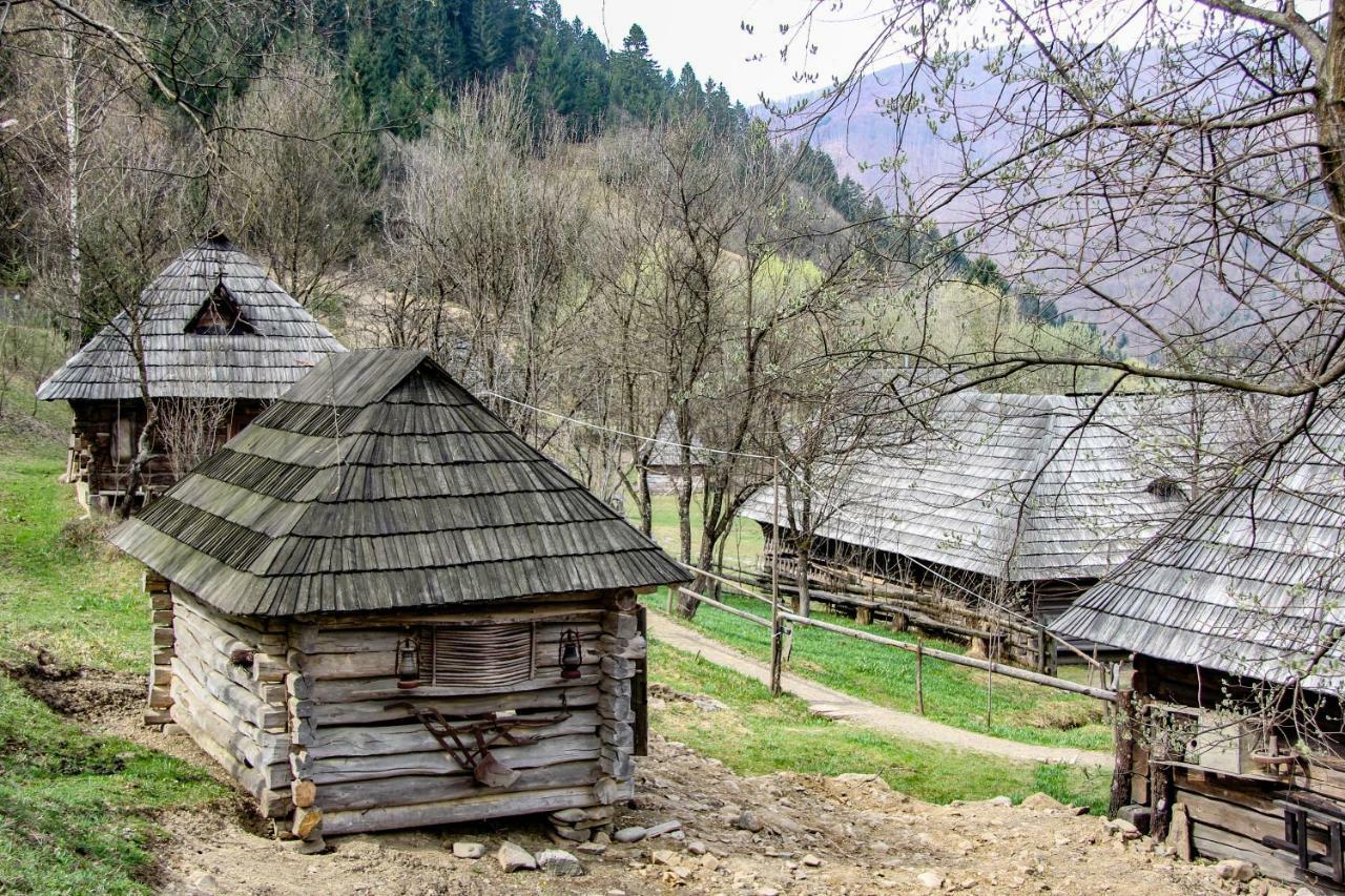 Коло Гір Hotel Kolochava Bagian luar foto