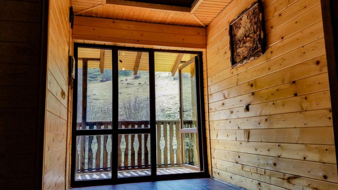 Коло Гір Hotel Kolochava Bagian luar foto