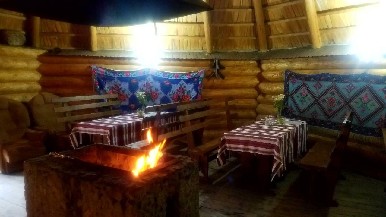 Коло Гір Hotel Kolochava Bagian luar foto